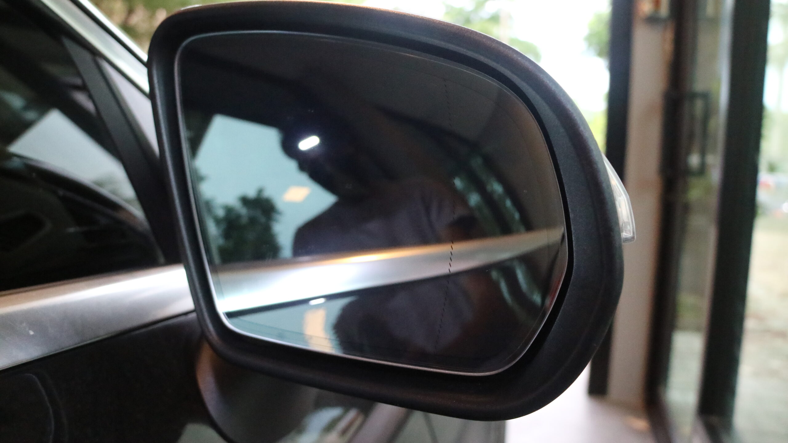 ฟิล์มกันรอยกระจกข้าง